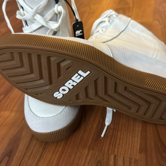 Sorel Out N About wedge boots, size 10, never worn. - Picture 6 of 6